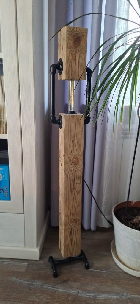 Lampa stojąca typu loft