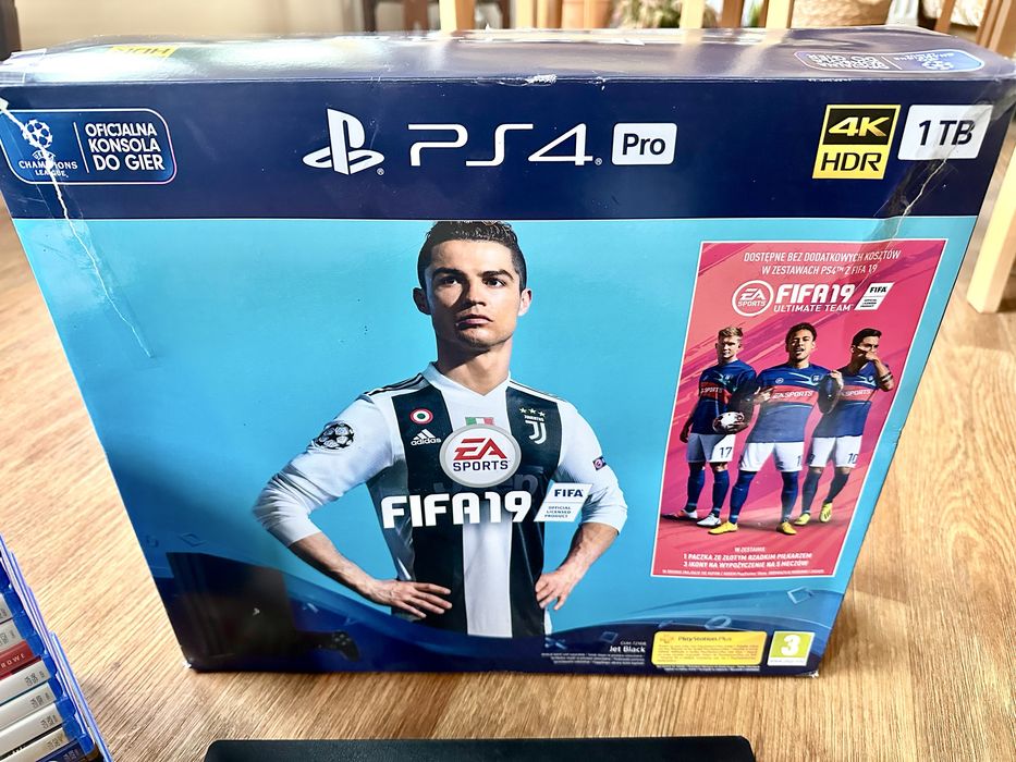 Playstation 4 Pro 1 TB + 2 pady + 15 gier