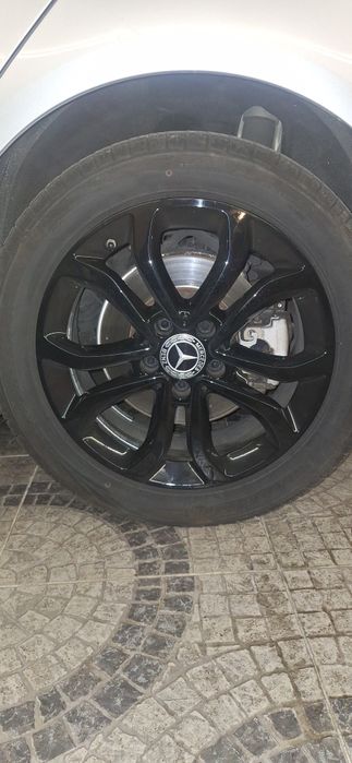 Jante mercedes 17 com pneus em ótimo estado
