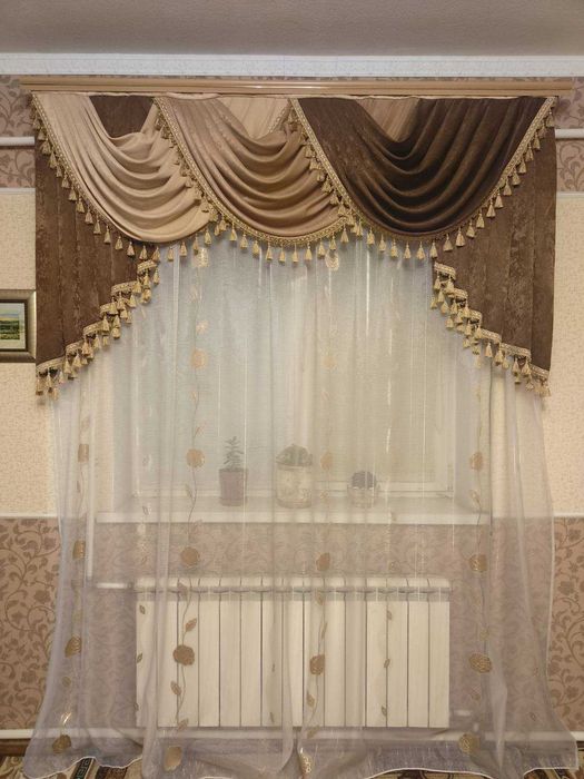 Ламбрекен, тюль, карниз. 3 комплекти на вікна. Кімната і 2 спальні.