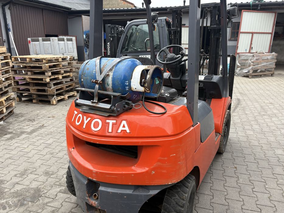 Wózek widlowy toyota