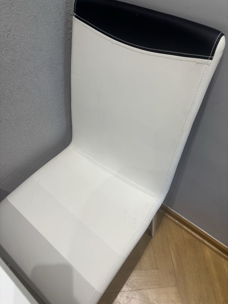 Stół brw z krzesłami rozkladany