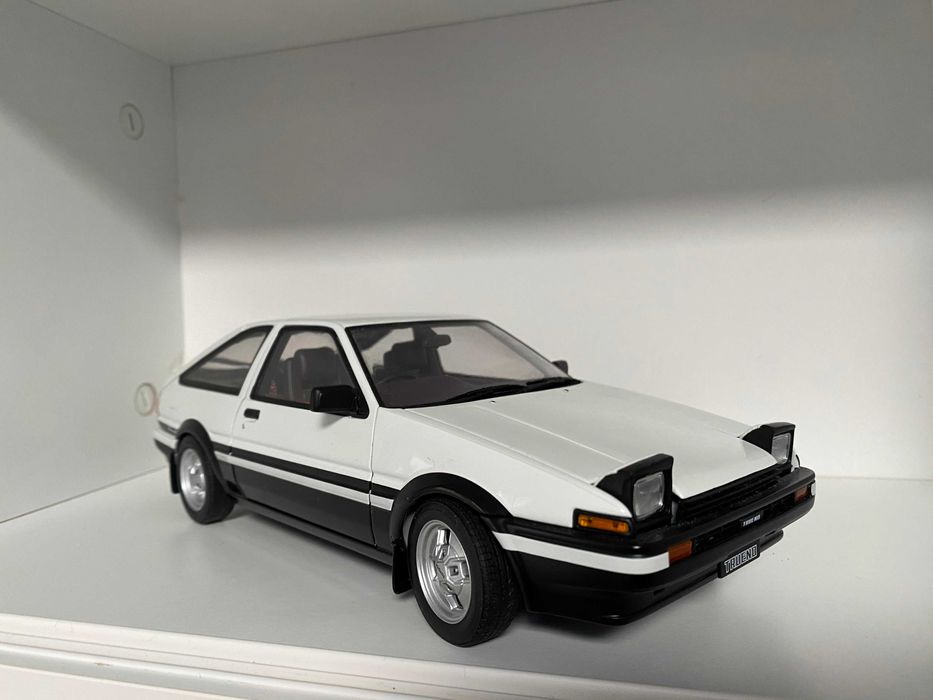 Toyota Sprinter Trueno GT AE86 Autoart 1:18