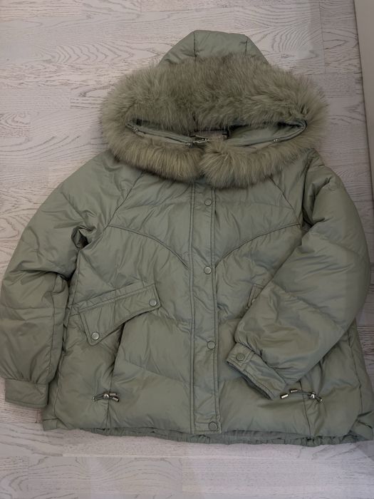 Пухова куртка жіноча
