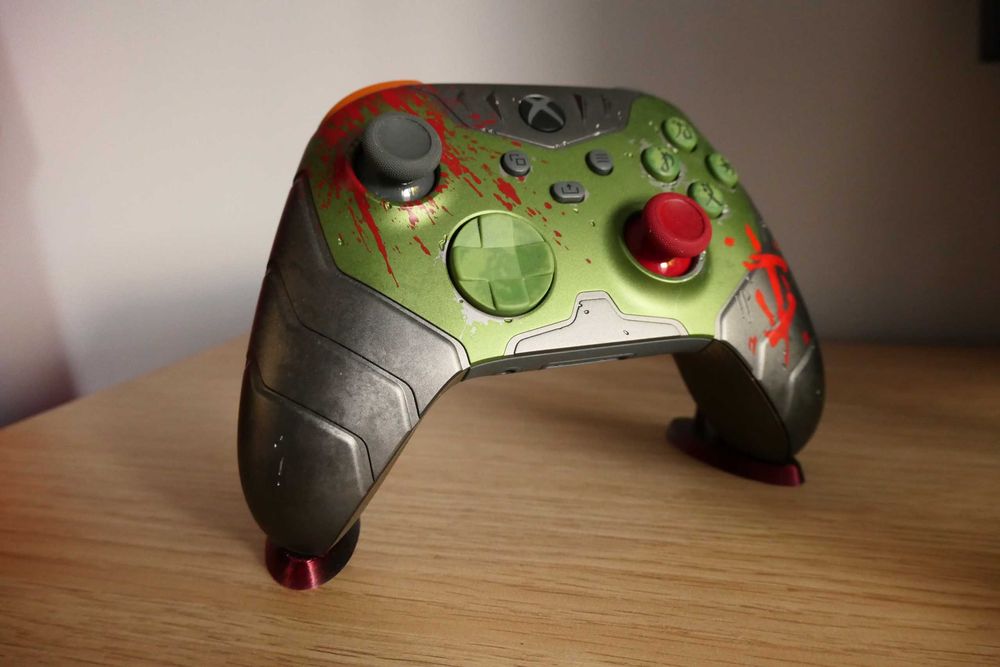 Minimalistyczna podstawka pod pada XBOX Series S/X - PS5