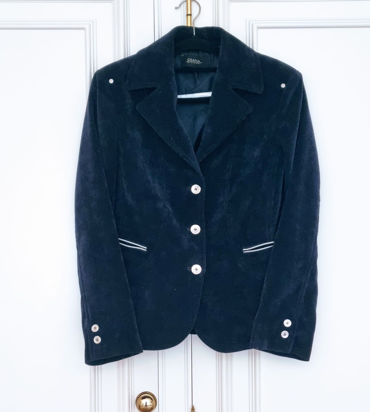 Vendo blazer azul, de veludo cotelê de algodão, como novo.