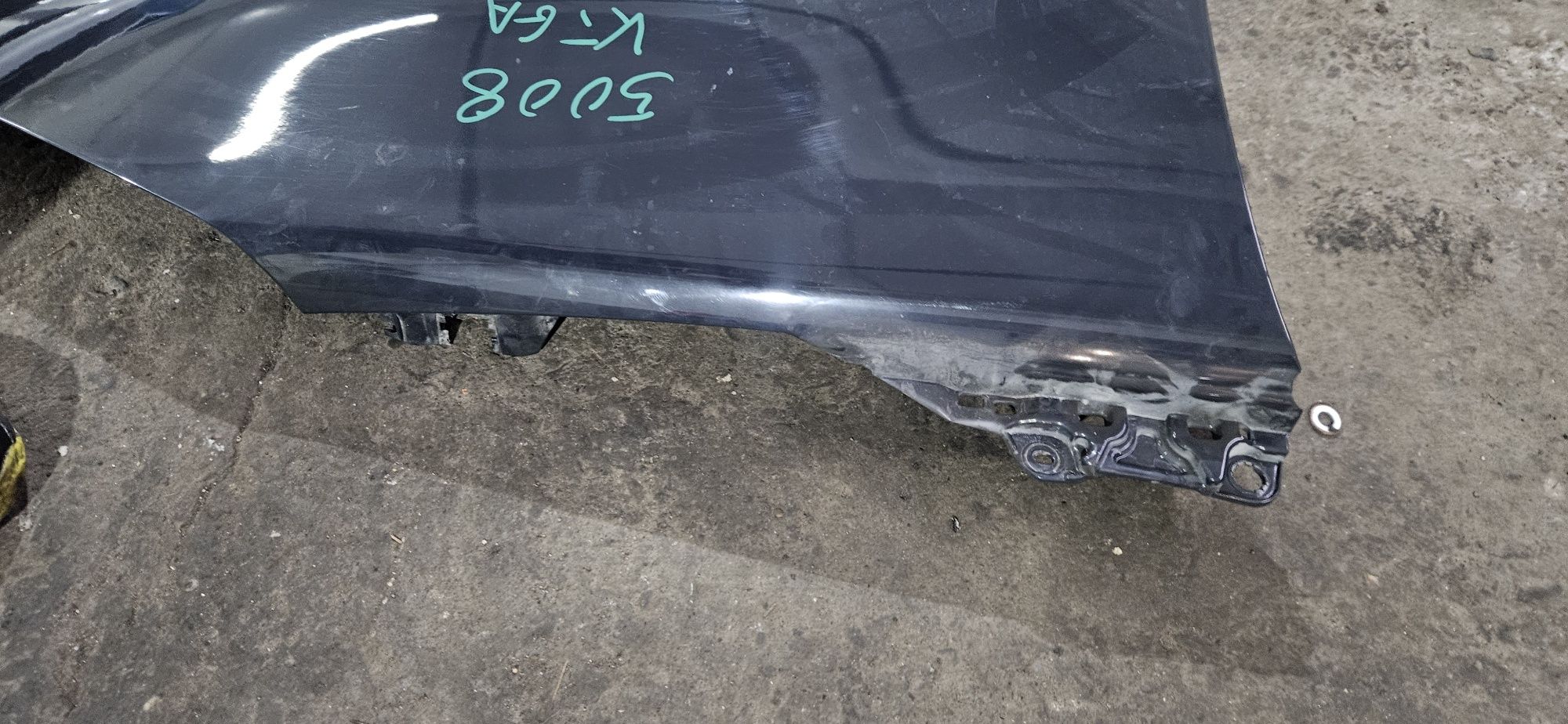Peugeot 5008 Błotnik przód prawy ktga