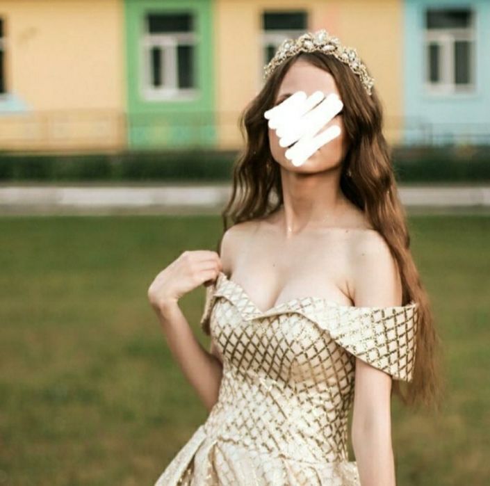 Випускна сукня золотиста