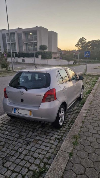 Toyota Yaris 1.0 Gasolina VVT-i (2006)
