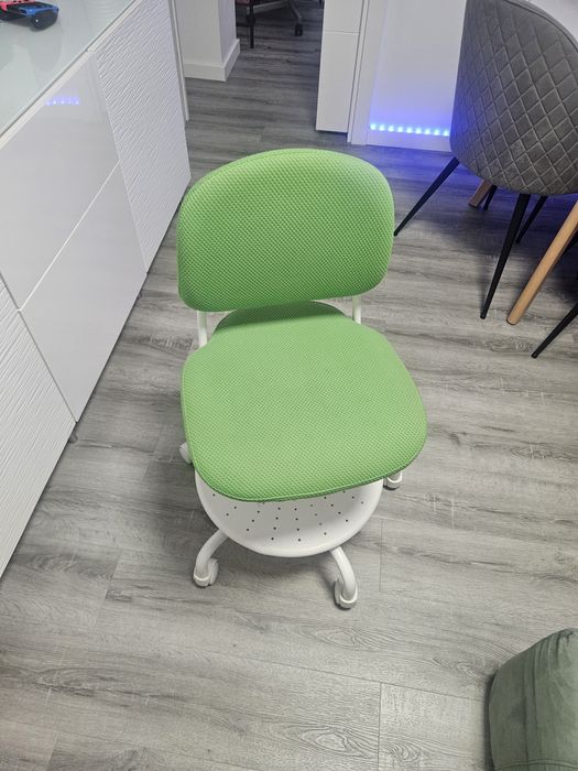 Vendo cadeira secretaria para criança IKEA