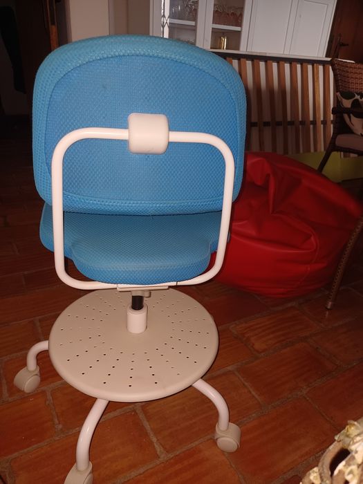 Vendo cadeira de criança Ikea (para secretária) NOVA