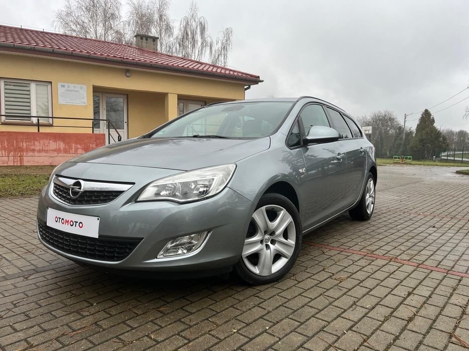 Opel Astra J 1.4 turbo 140 KM 2011