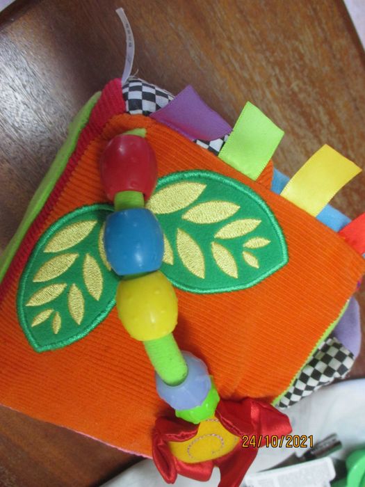 Cubo de atividades para bebe