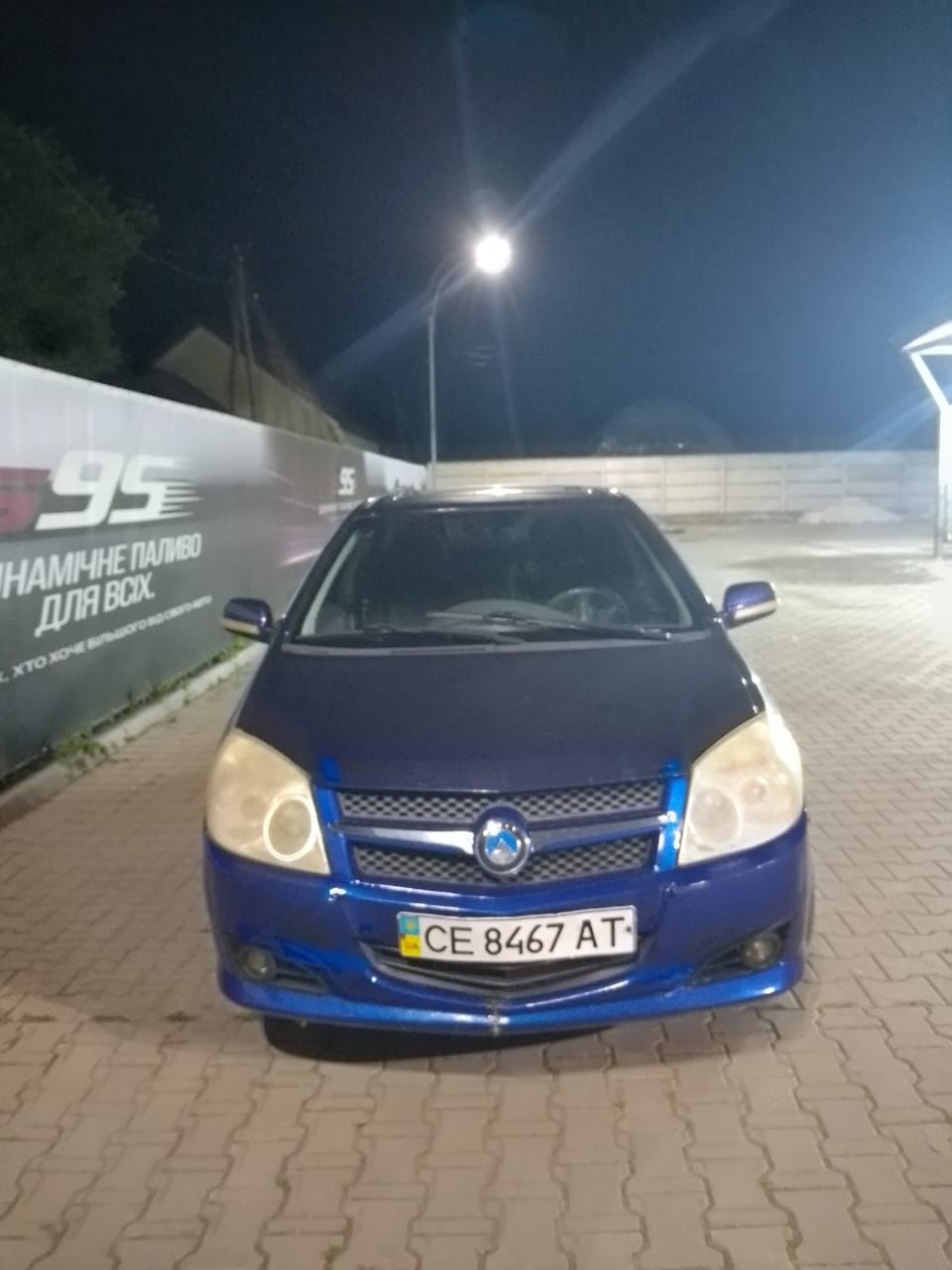 Машина в гарному стані двигун 1.5