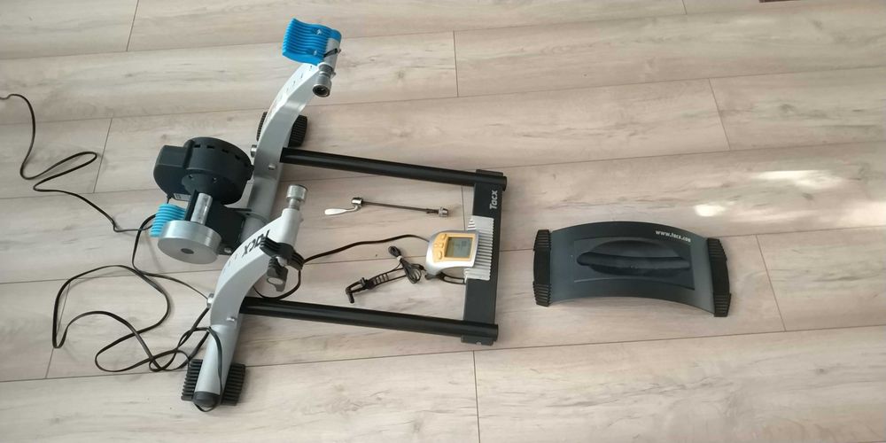 Trenażer TACX FLOW T2200 pomiar mocy 800 Watt zestaw kompletny bdb