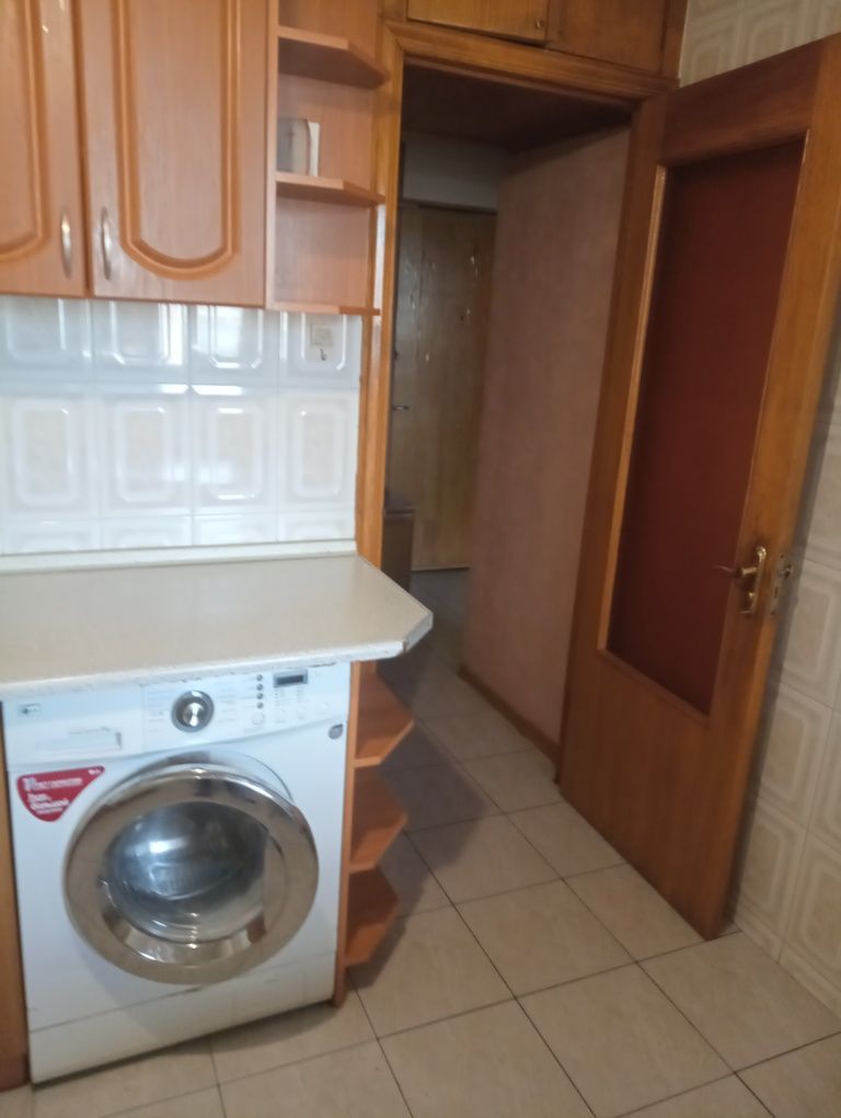 Оболонь, 2-кім.  вул..Малиновського, 7 почасово, подобово