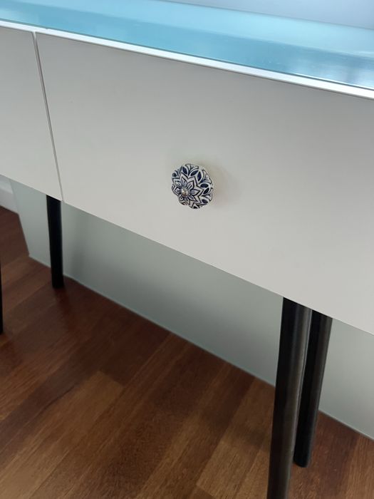 Komoda konsola szafka używana turkusowa biała szuflady