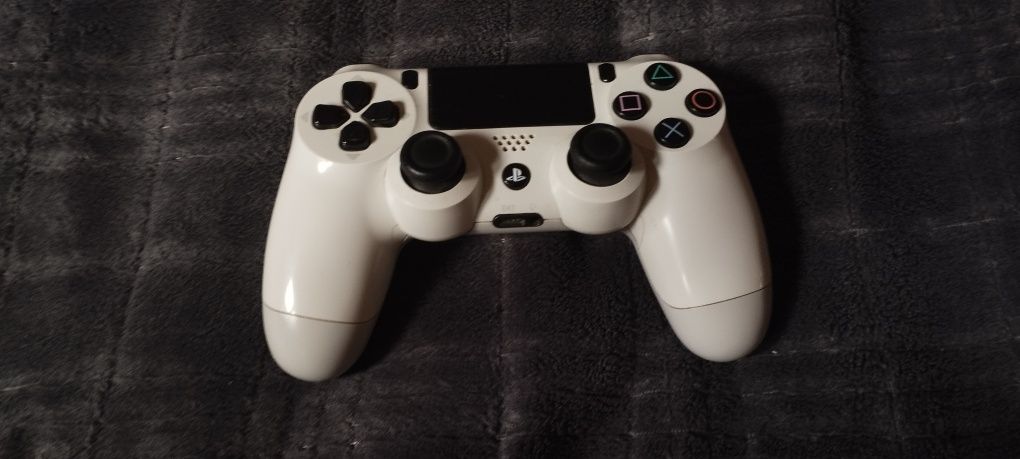 Konsola PS4 1TB - 2 pady - 24 gry