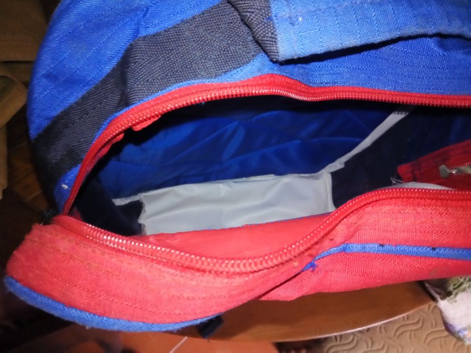 Mochila e proteção de criança do Homem-Aranha.