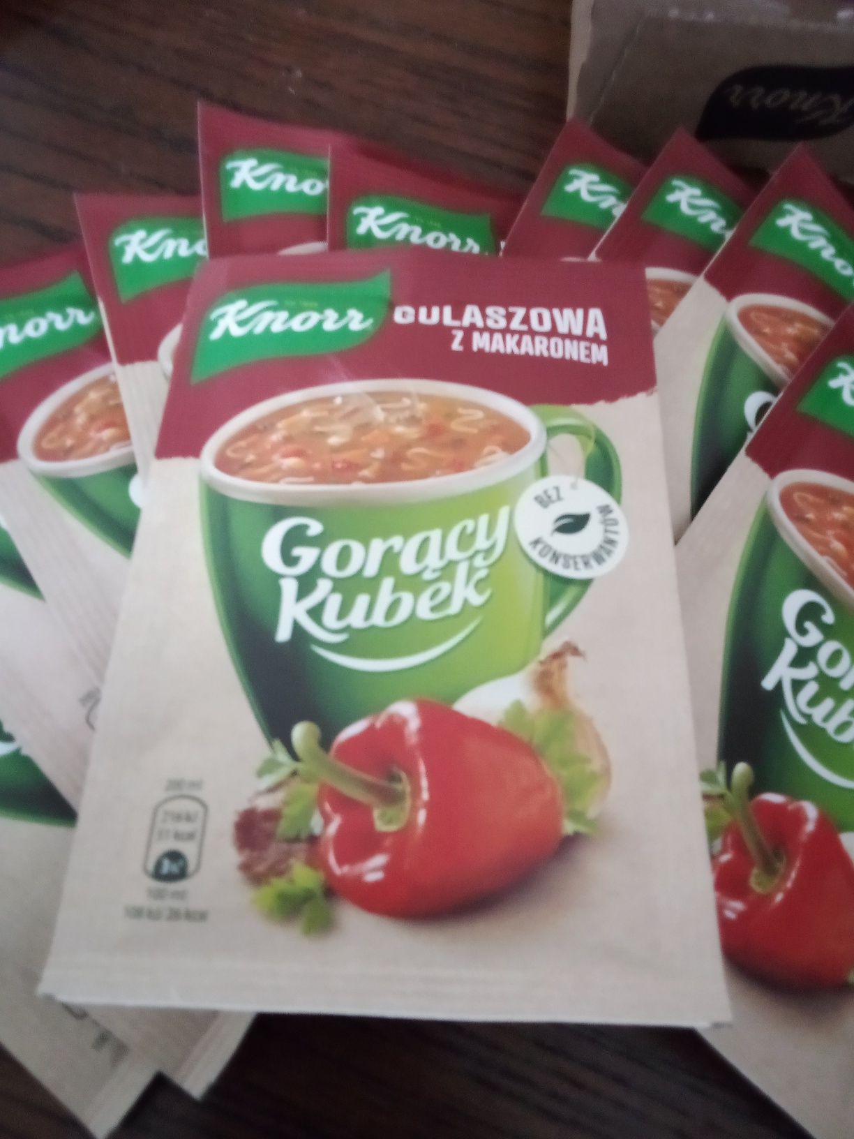 12 sztuk zupek gorący kubek Knorr gulaszowa