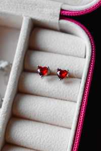 Срібні сережки цвяшки гвоздики сердечко червоне s925