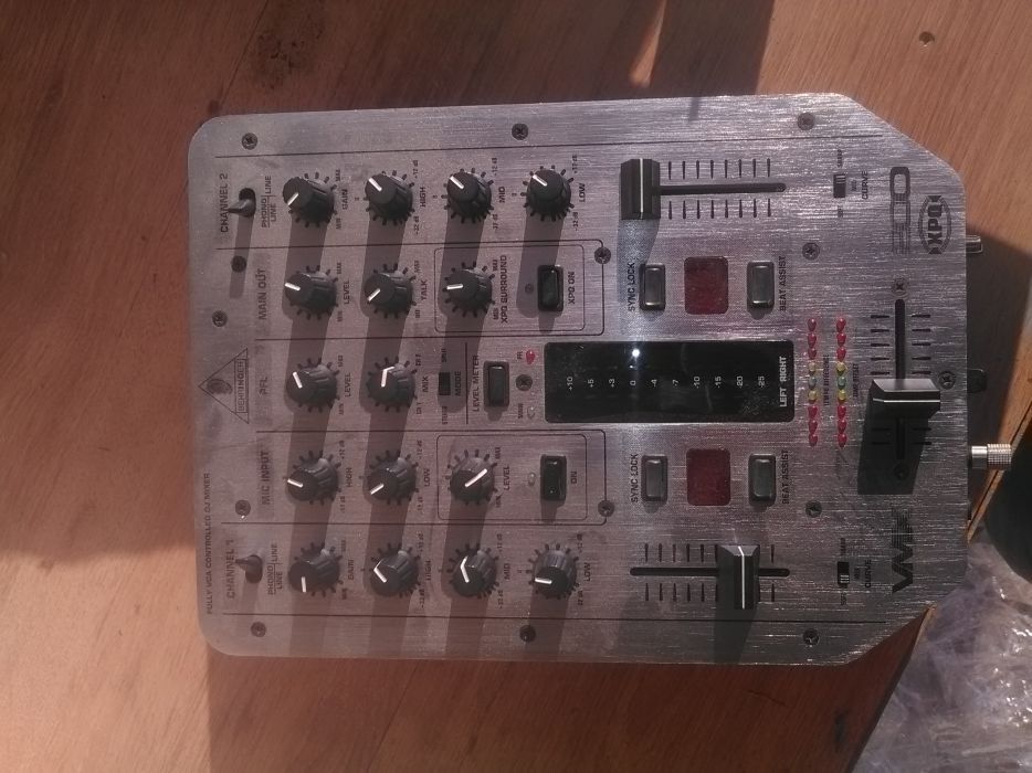 Mixer i podwojny wzmacniacz do odtwarzania plyt cd