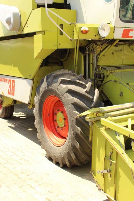 зернозбиральний комбайн Claas Dominator 38, клас, джондір