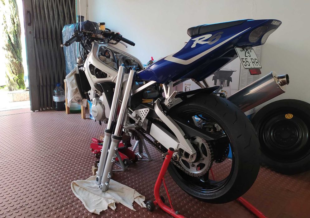YAMAHA R6 2001 em excelente estado