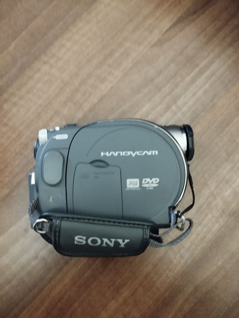 Продам видеокамеру SONY DCD-DVD 305E