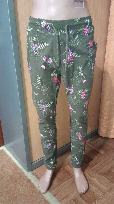 Легкие стрейчевые брючки, размер L - 16 - 50