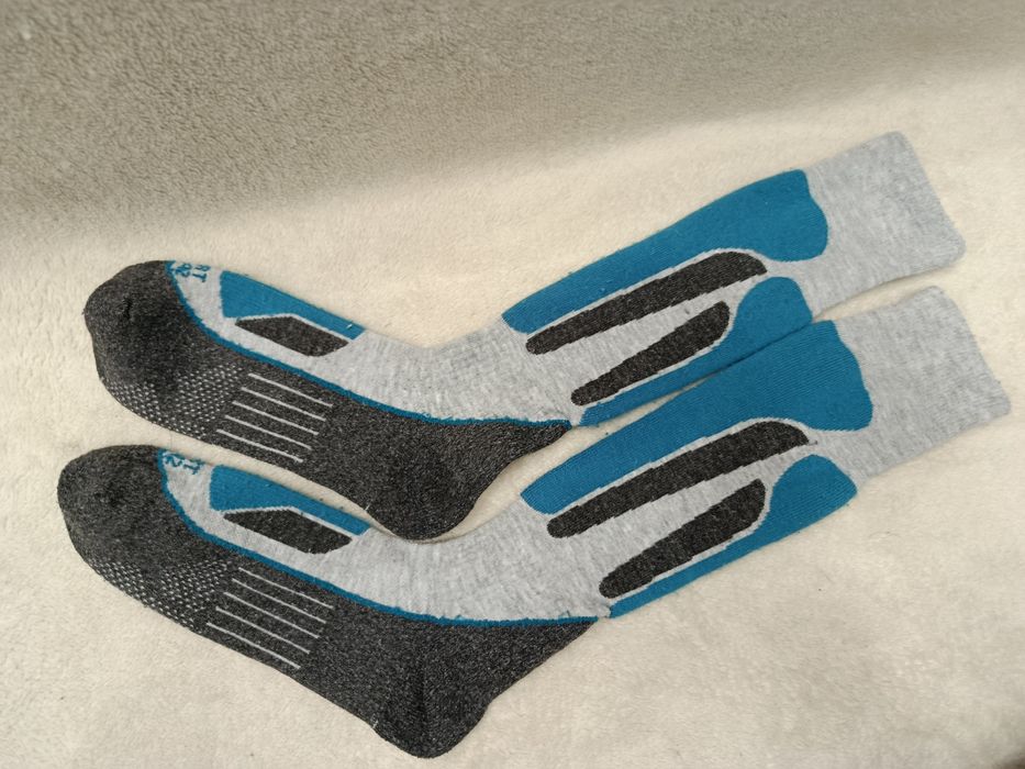 Niebieskie cieple skarpety sportowe narciarskie dlugie 39-42