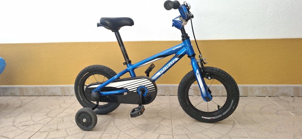 Bicicleta de aprendizagem com pedais e rodinhas Specialized 3 a 6 anos