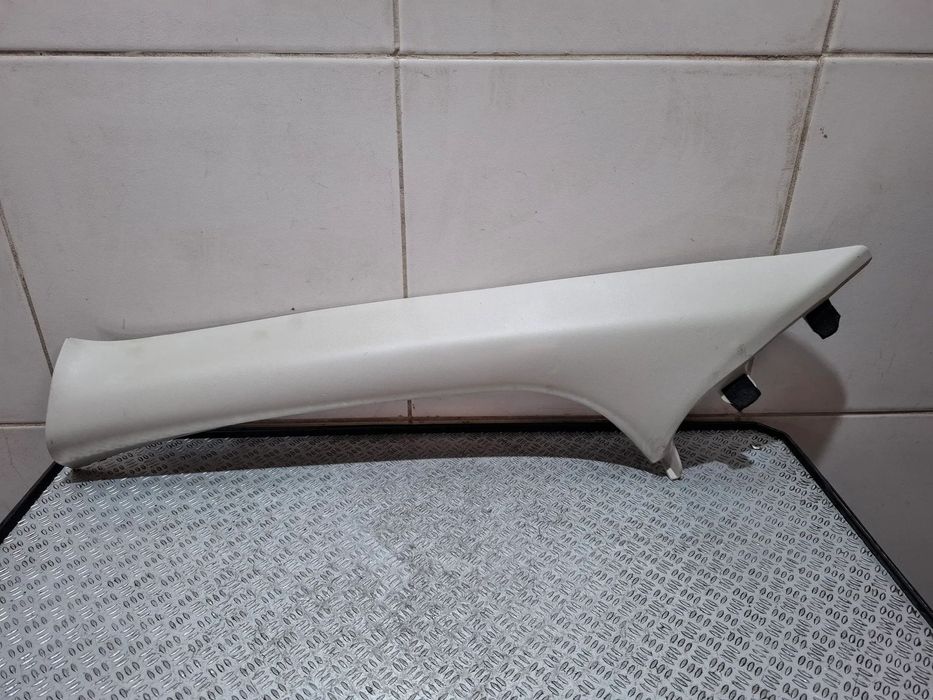 Osłona słupka szyby czołowej lewy przód Nissan Navara D23 Rok 2017 z rączką nr 769124KJ0A