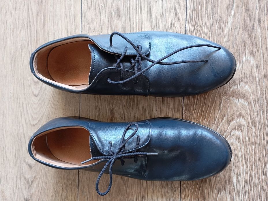 Buty wizytowe, komunijne że skóry kmk roz. 38 di. wkładki 25,5 cm