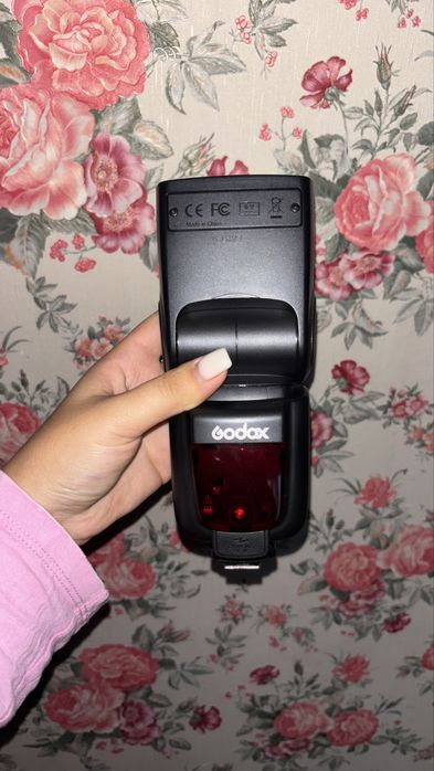 Продам спалах godox TT600