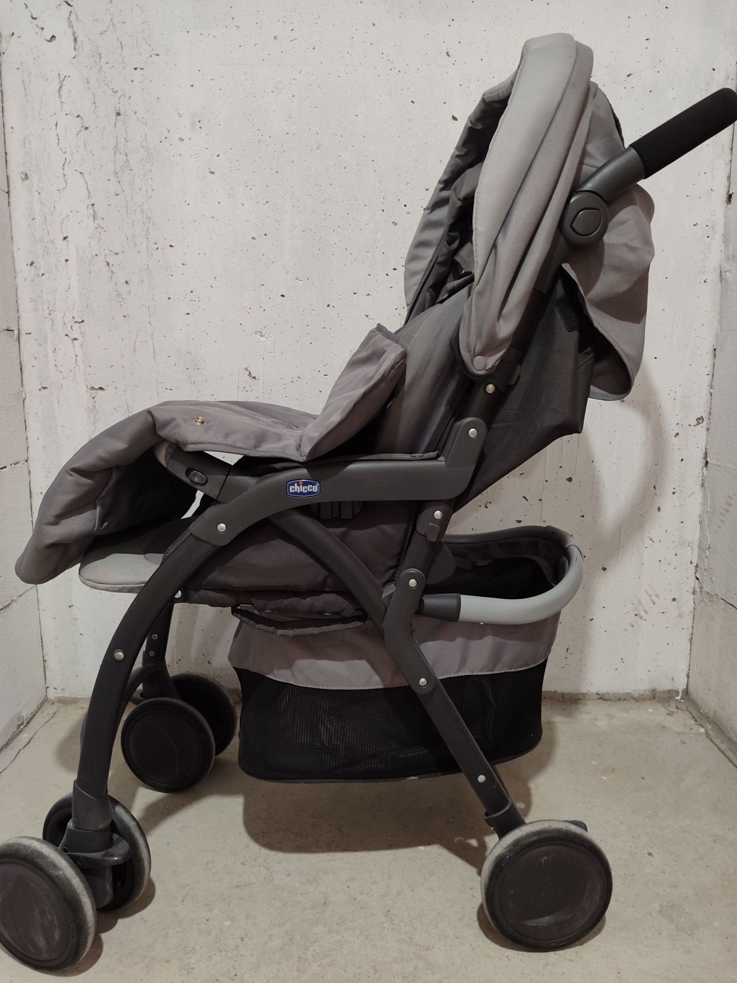 Wózek spacerowy Chicco szary