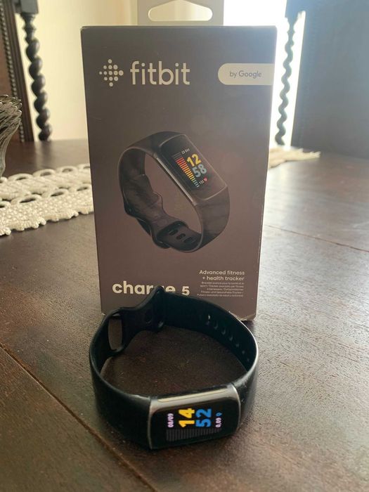 Google FitBit Charge 5 (Preto) - Pulseira Fitness - Pouco Uso