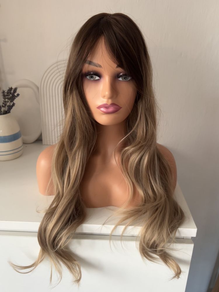 Peruka brąz falowana gęsta z grzywką 70 cm