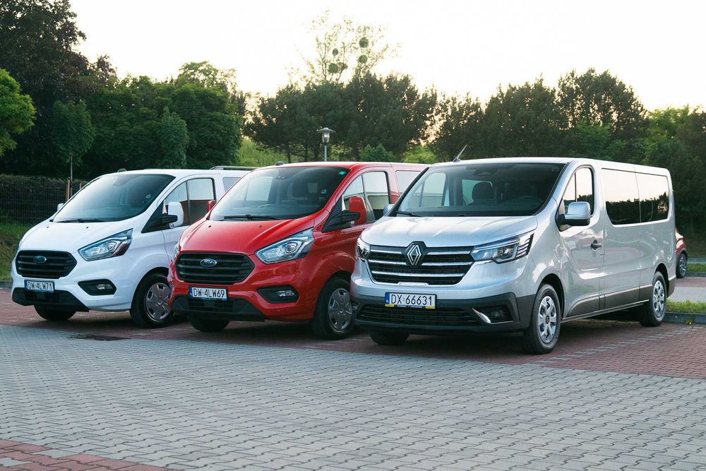 Wynajem wypożyczalnia busów busa 9-osobowego automat hak box