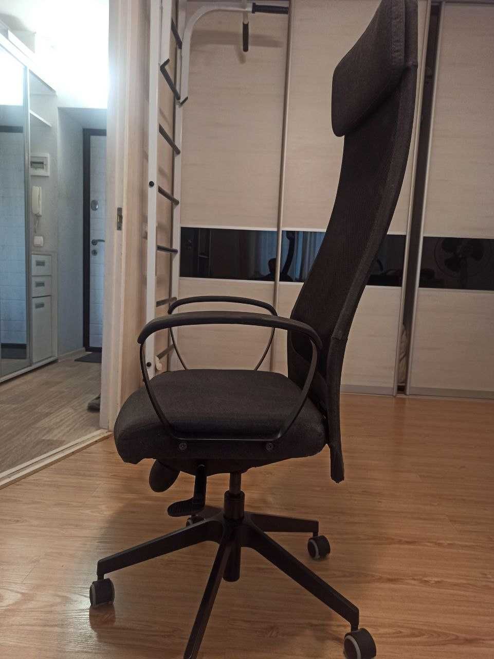 Компьютерное кресло IKEA MARKUS (702.611.50) стул офисный стілець