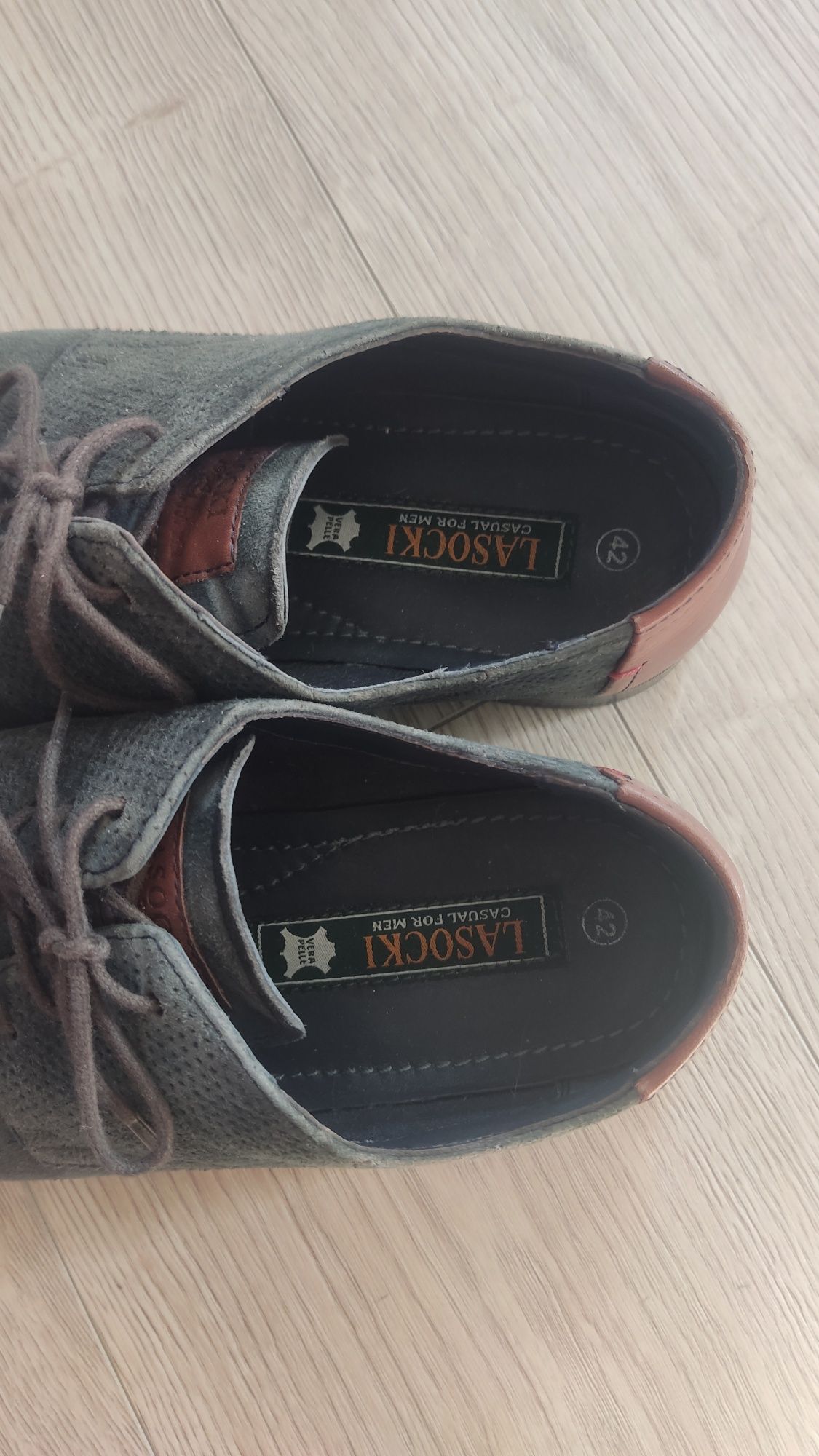 Ładne buty Lasocki rozmiar 42