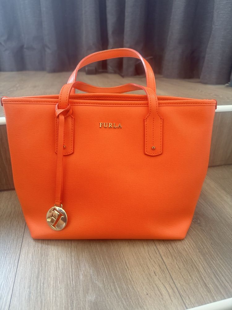 Продам шкіряну сумку Furla