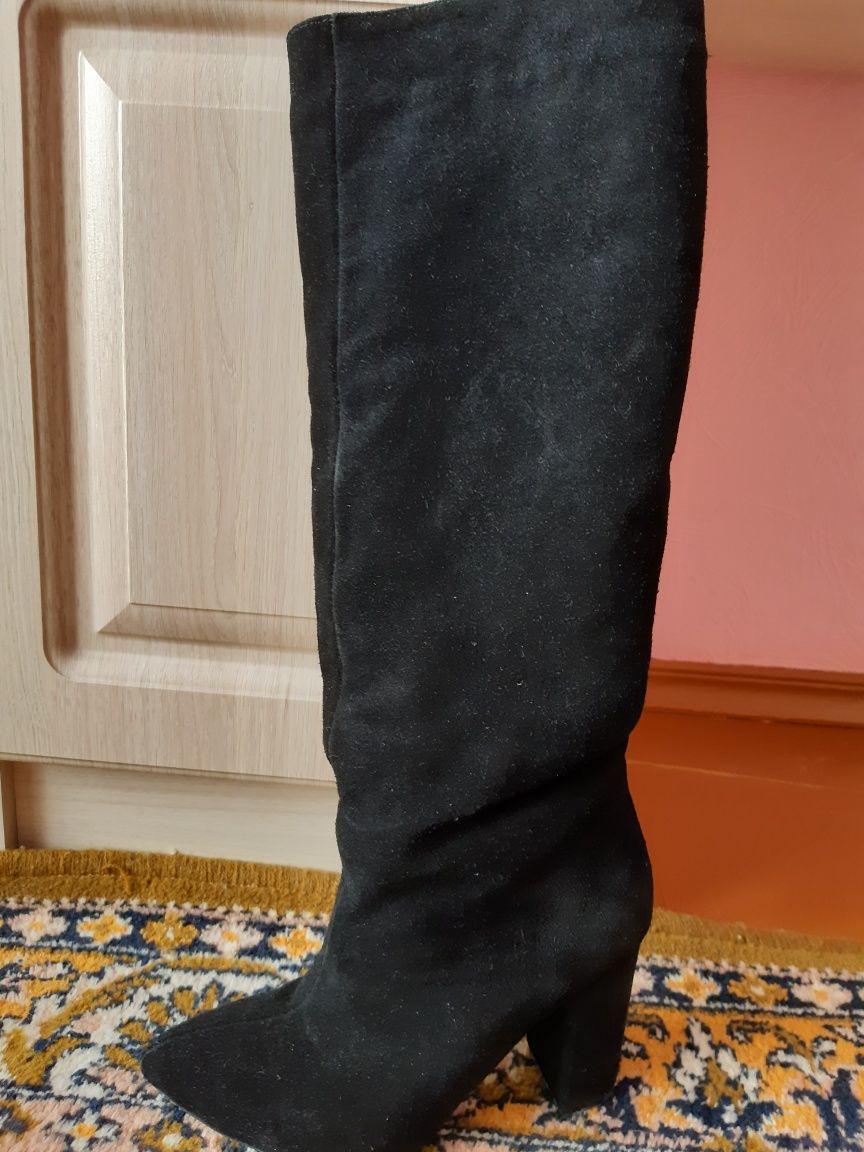 Сапожки Жіночі замшеві зимові чоботи на каблуку 37 р.