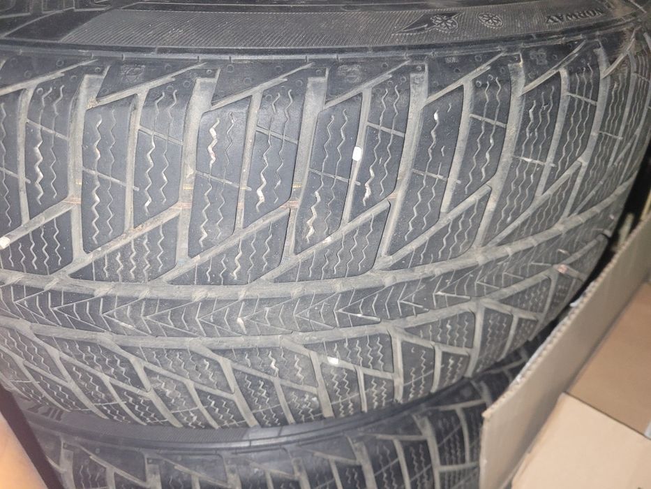 komplet x 4 alufelgi Audi a4 b8 opony zimowe Viking 225 50 R17