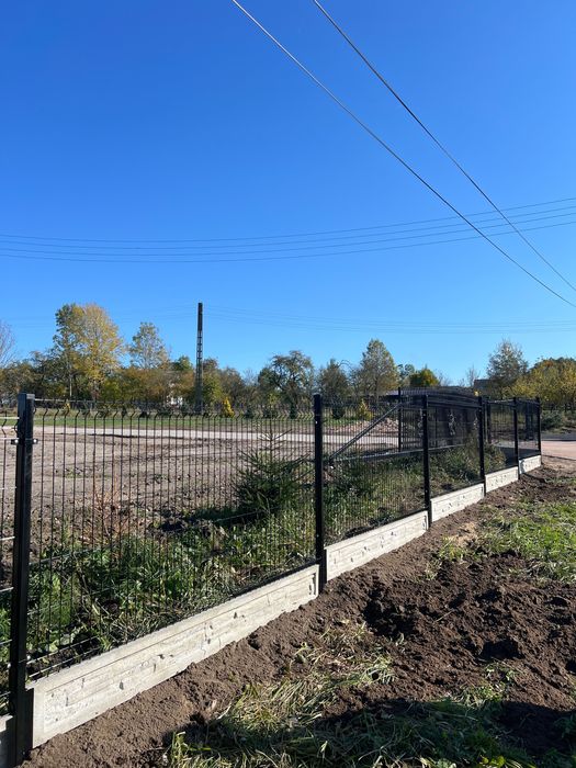 Panele i Siatki Ogrodzeniowe - Profesjonalne Wykonanie i Montaż!