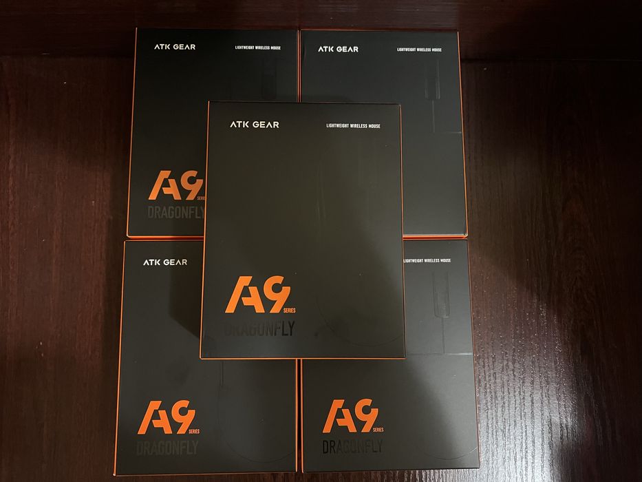 ATK A9 PLUS ігрова мишка біла чорна як superlight x gpx
