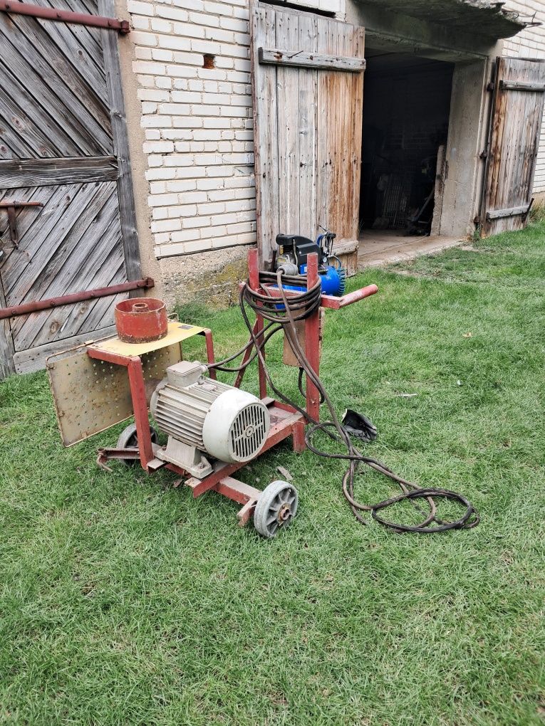 Silnik elektryczny 11kw 380v z wózkiem Dolzamet c712