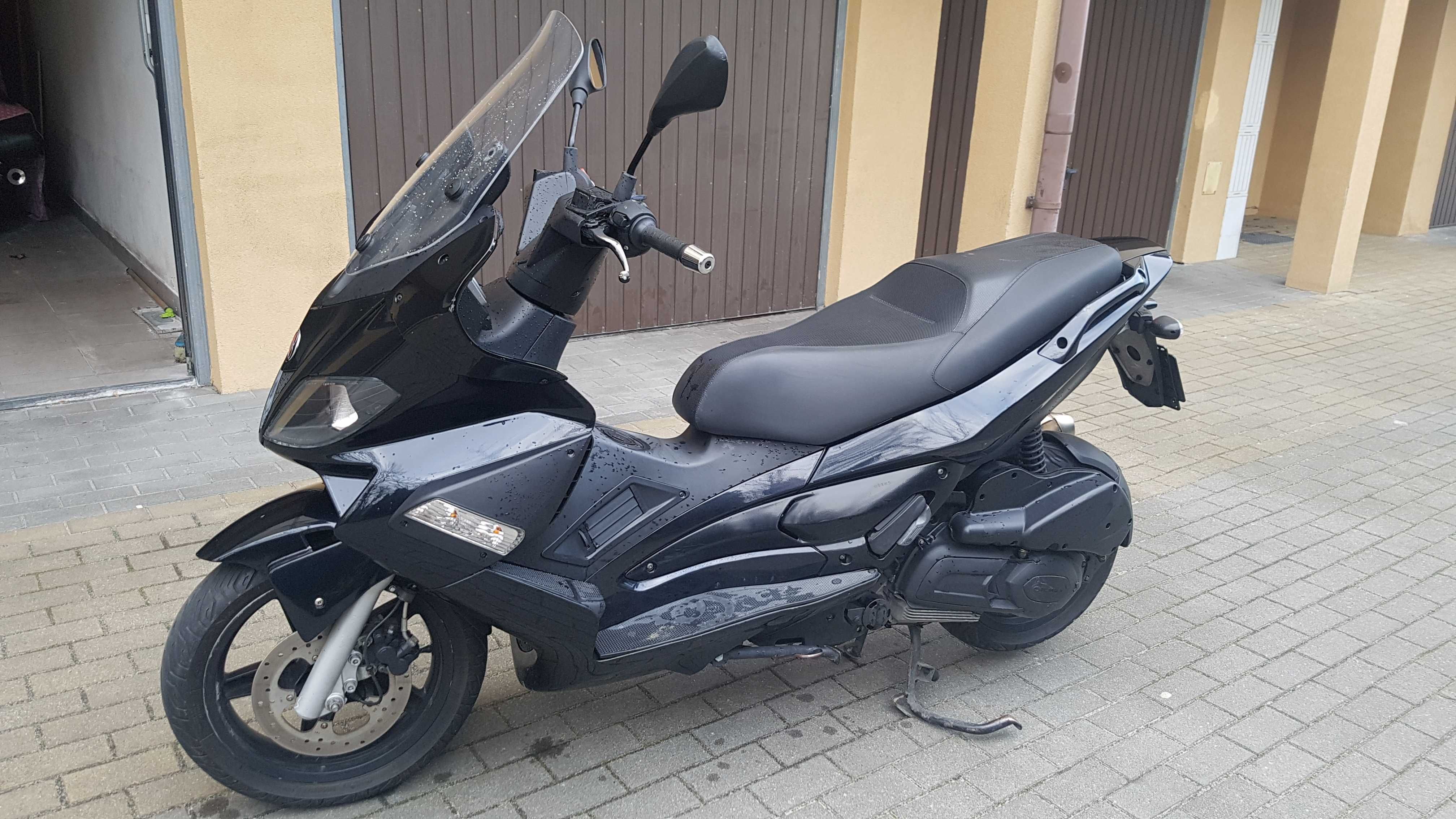 Skuter GILERA 125