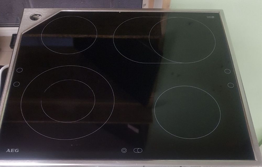 Електропоита вбудована + Електродуховка із конвекцією AEG E- 4000.