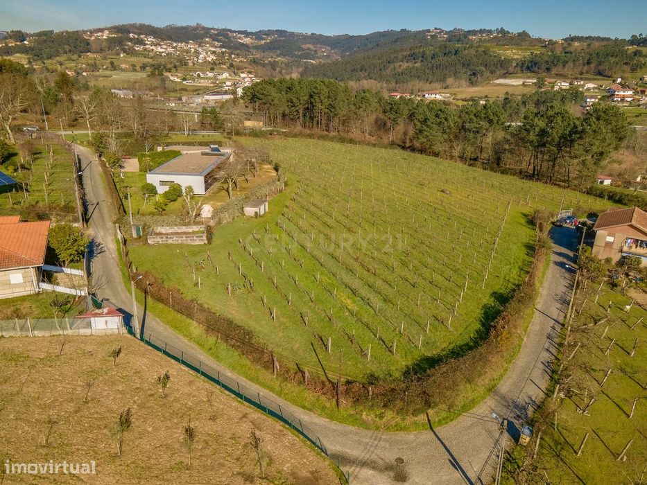 Terreno rústico com viabilidade de construção